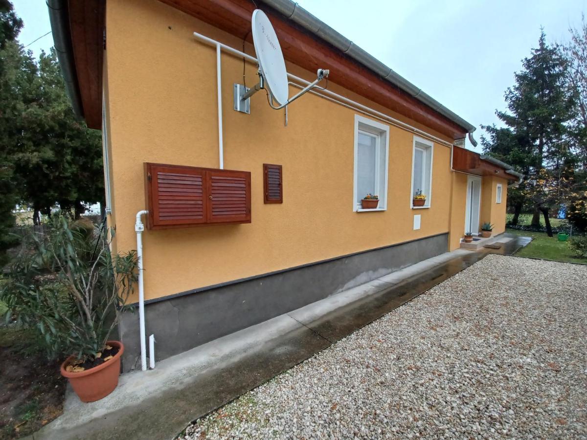 Eoetvoes Nyaralo Villa Siófok Eksteriør bilde